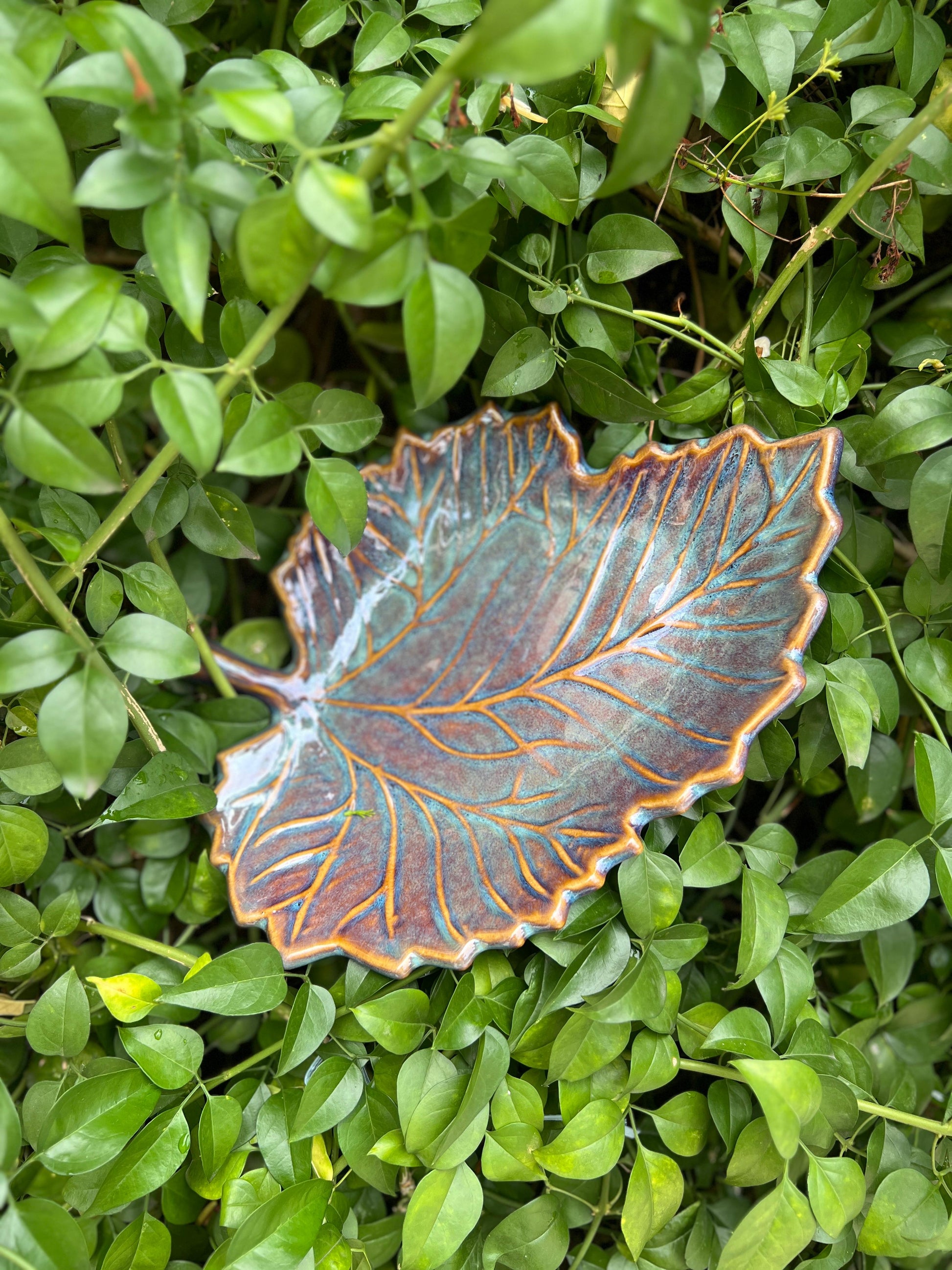 QUALITY CERAMICS LEAF PLATER