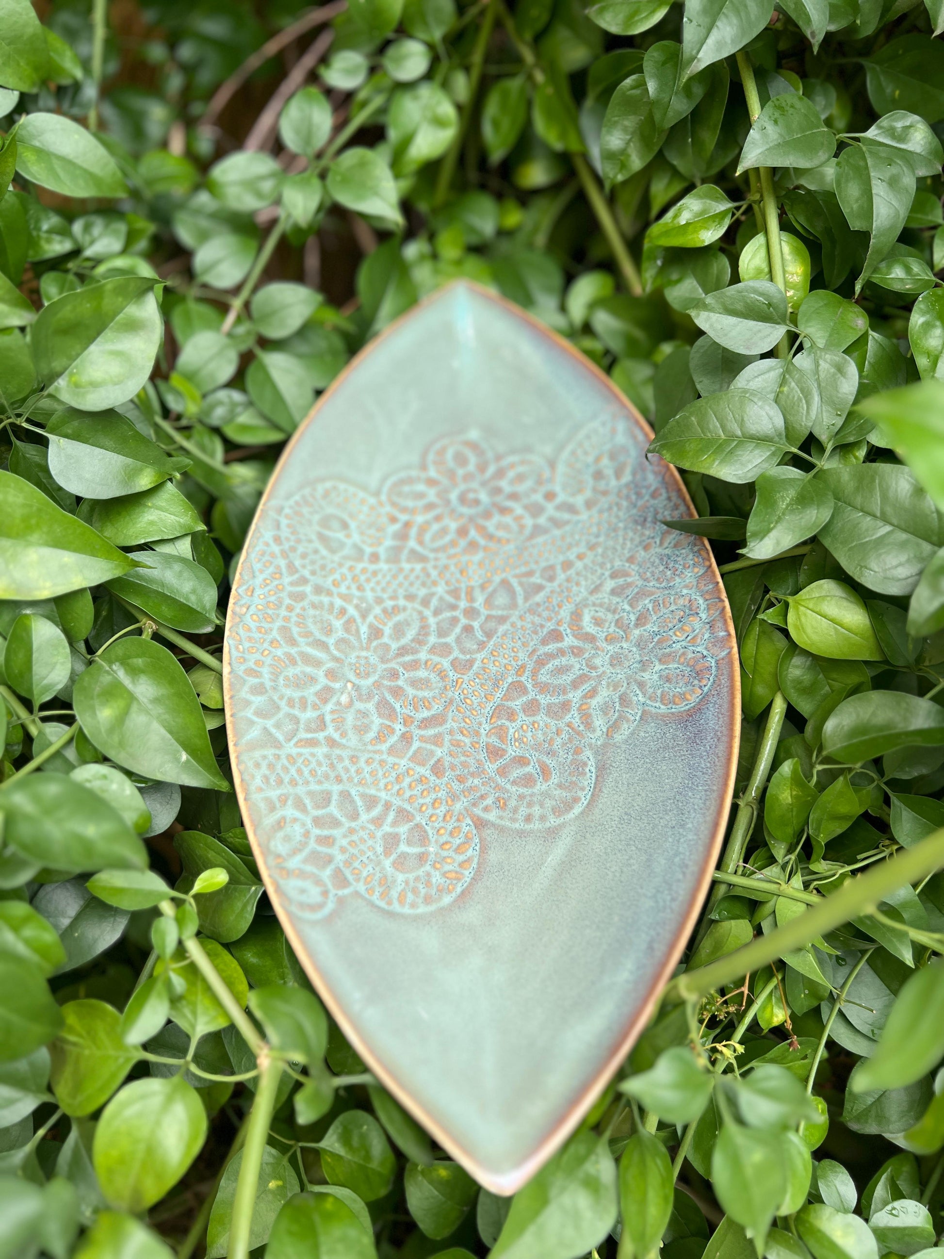 QUALITY CERAMICS BIG BOAT EMBOSSED PLATER